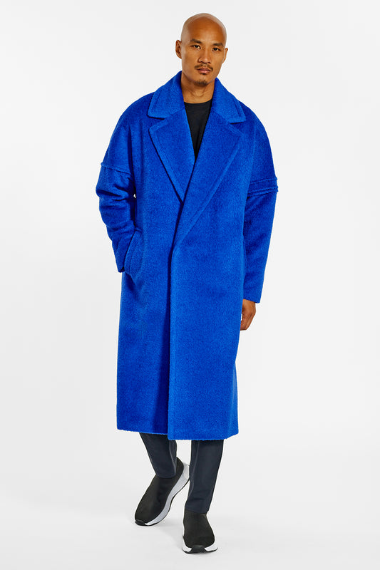 Sentaler Technical Bouclé Alpaca Robe Coat crafted in Technical Bouclé Alpaca and available in Cobalt Blue. Seen from front on male model.
